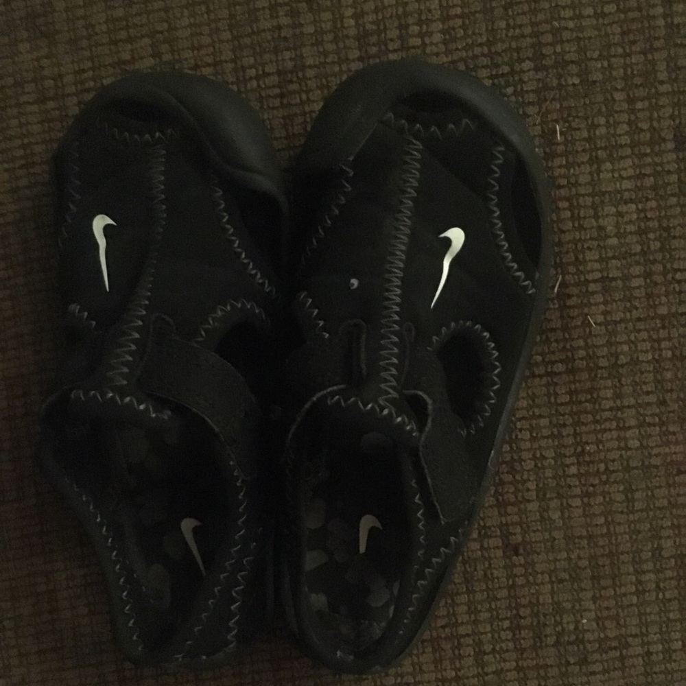 Infant Nike sandals